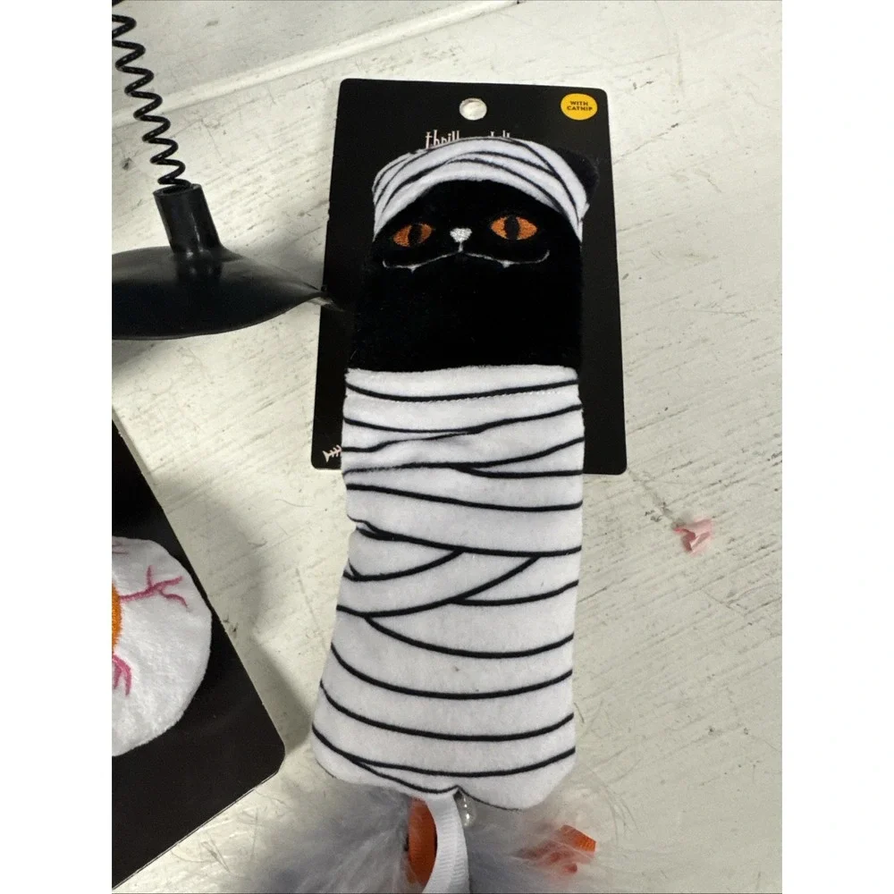 Bundle Lot Of 4 Chills Thrills CAT TOYS Halloween Plush Catnip Bells Feathers‎